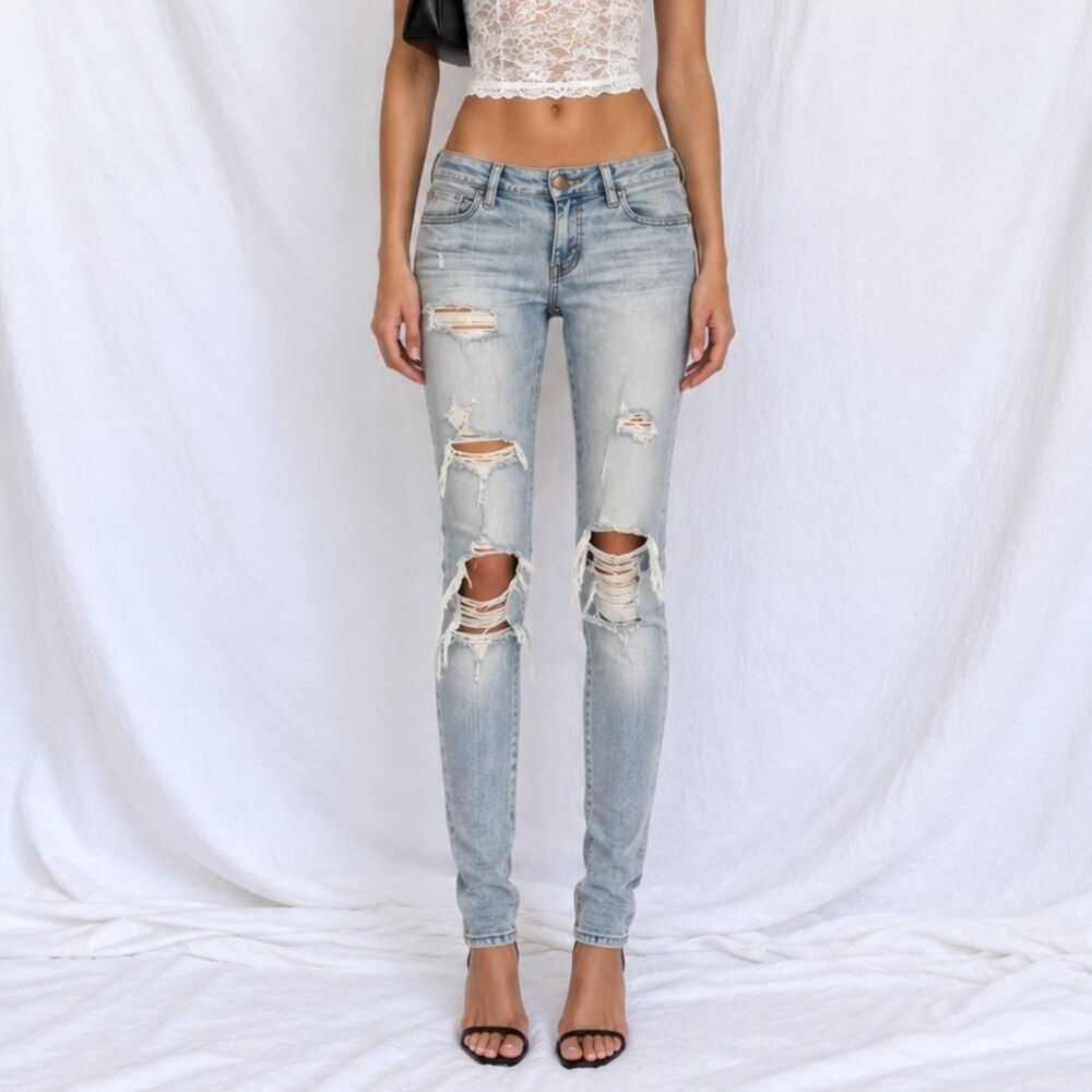 American Eagle Outfitters Light Wash Distressed Ripped Knees Skinny Jeans 00S
